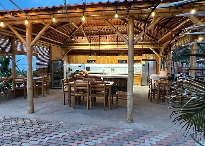 Sirena'S Beach & Surf Club