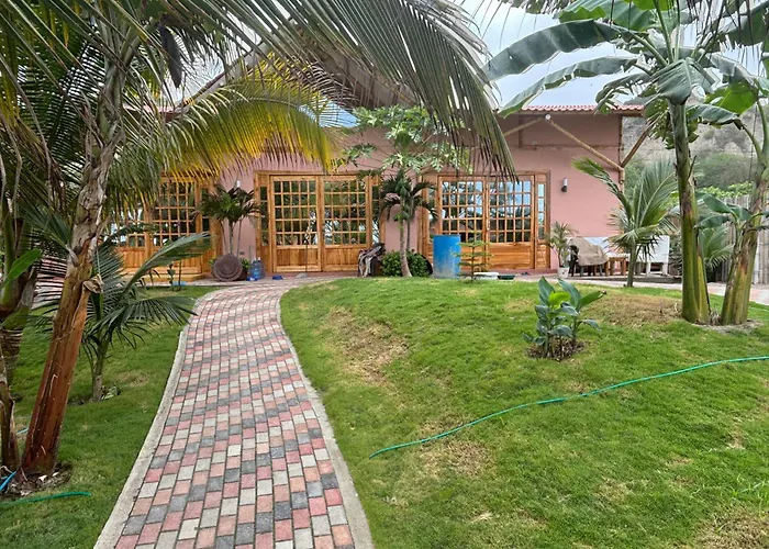 Sirena'S Beach & Surf Club